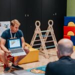 Adam prezentující kohortní analýzu na brněnském Measurecampu